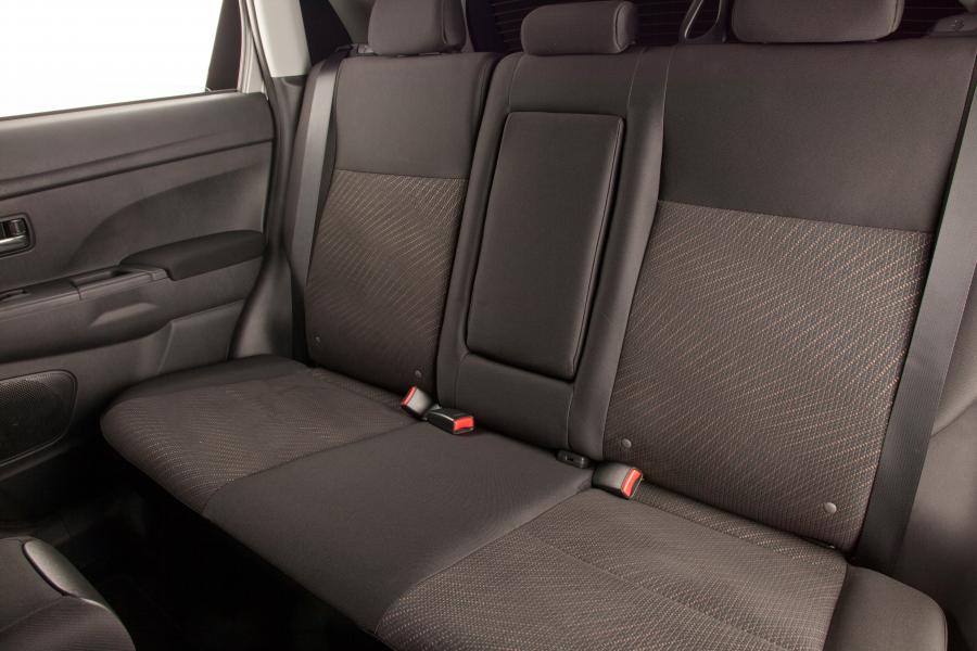  Mitsubishi Outlander Sport 2013 года  (фото 35 из 83)